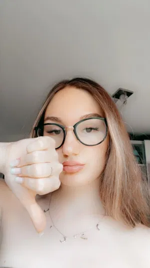 Alina54, 20 years old from Germany