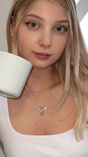 chiii6854, 20 years old from Finland