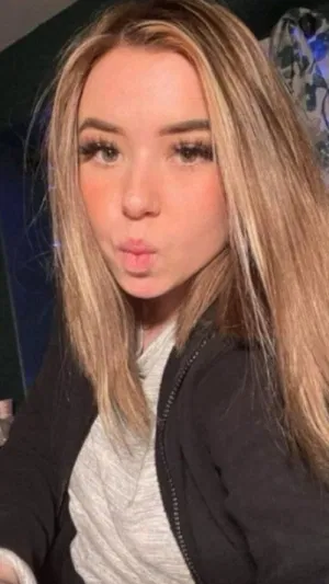 Gratef, 23 years old from United States