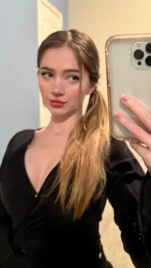 Joelle65, 19 years old from United Kingdom