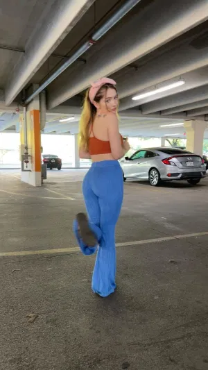 Olivia3512, 21 years old from Belgium