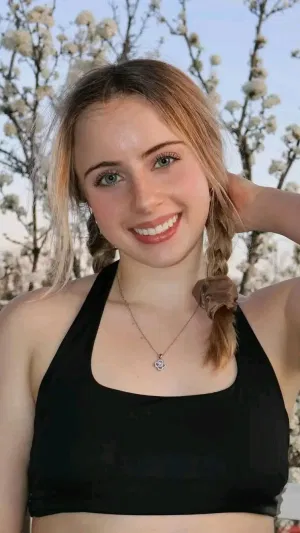 Anna00, 23 years old from United Kingdom