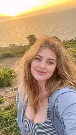 Callie33, 23 years old from United States