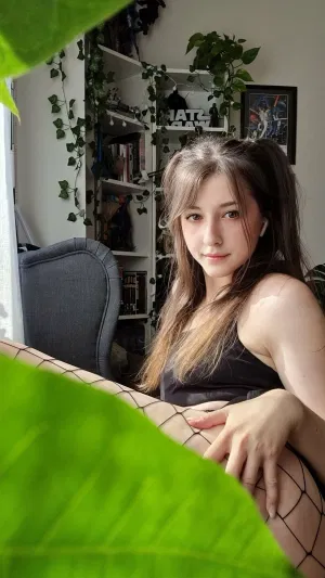 Anika054, 20 years old from France