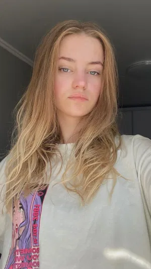 Maggie593, 22 years old from United States