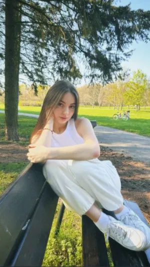 Adriana587, 23 years old from United States