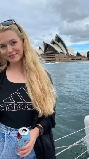 Laura14587, 25 years old from United States