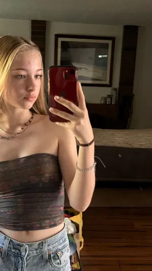 Arlette35, 21 years old from United Kingdom