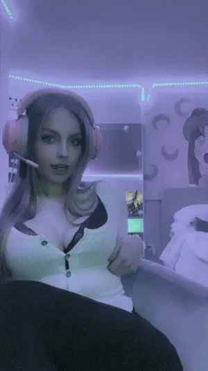 Lisaa16, 22 years old from United States