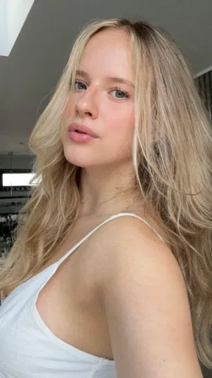 Ellianna43, 22 years old from Germany