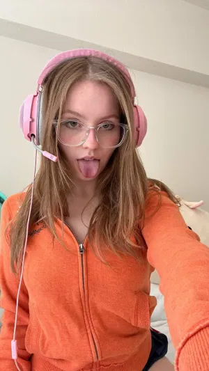 Lisaa30, 22 years old from United States