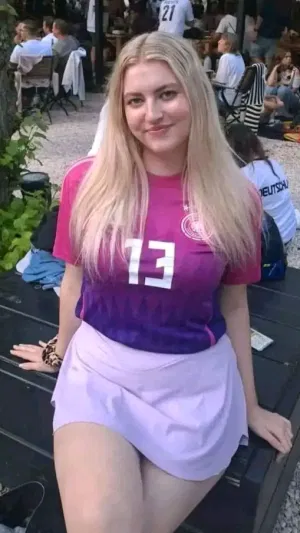 Aria52, 21 years old from United Kingdom