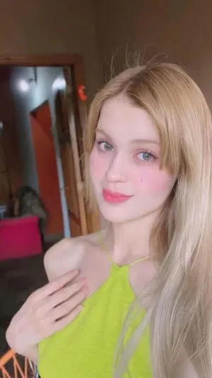 Elizabeth54, 22 years old from United States