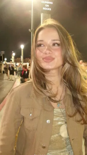 Erin008, 21 years old from United Kingdom