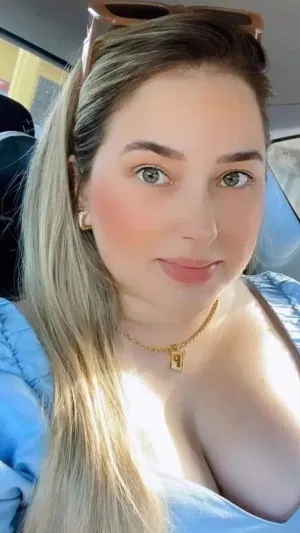 Andrea012, 23 years old from United Kingdom
