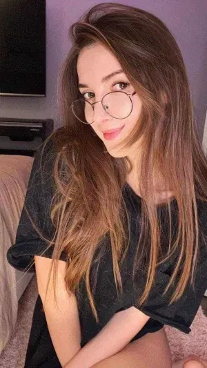 Mylaha33, 21 years old from United Kingdom