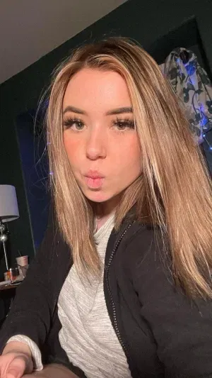 Adalyn33, 21 years old from United States