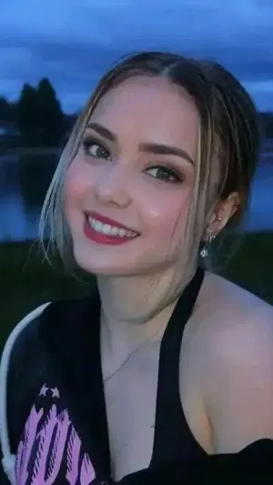 Michele5743, 22 years old from United States