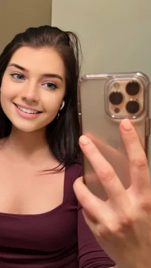 Alinam3q, 23 years old from United States