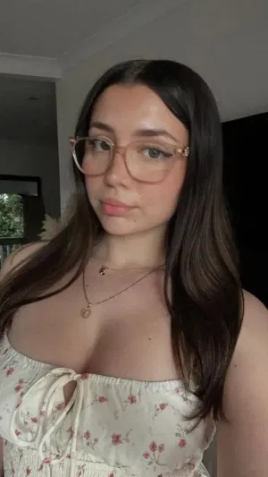 Nancy579, 22 years old from Canada