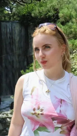 Elodie33's Profile Photo