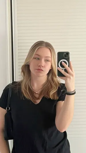 Liliana21, 21 years old from Canada