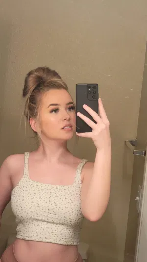 Luna1233, 19 years old from United States