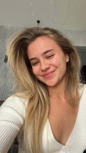 Anna2118, 21 years old from Spain