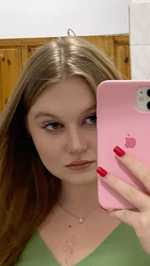 Hailey1119, 19 years old from Czech Republic