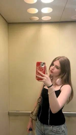 Gabriella18, 18 years old from Singapore