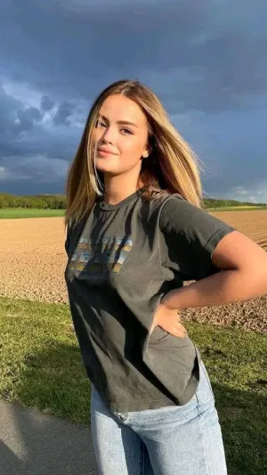 Eliee7, 27 years old from United Kingdom