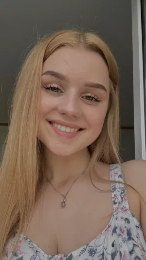 Madilynn18, 18 years old from Denmark