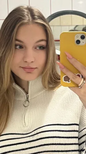 Everly188, 18 years old from United Kingdom