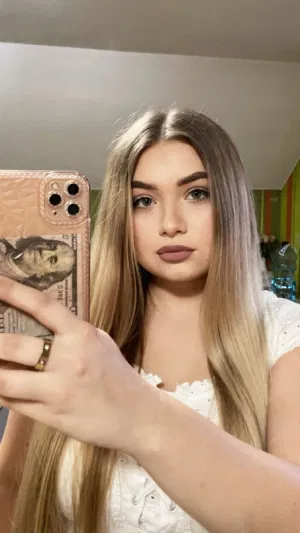 Milani19, 19 years old from United States