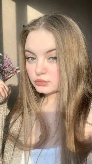 Amora21, 21 years old from United Kingdom