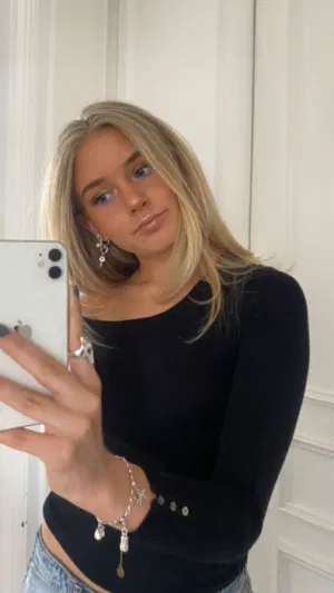 Octavia19, 19 years old from Greece