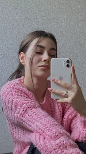 Amina19, 19 years old from France