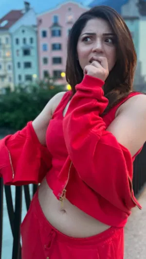 Shayna000, 23 years old from France