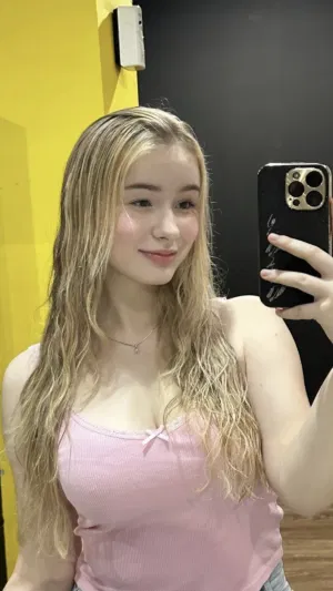 Lisa368936, 24 years old from United States