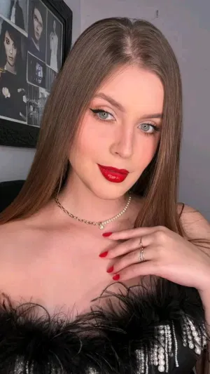 Poppy46, 26 years old from Canada