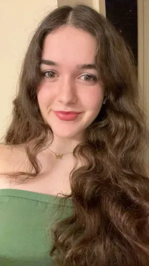 Journee18, 18 years old from Greece