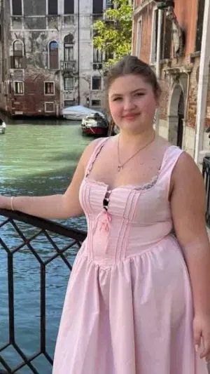 fhsgf, 22 years old from United Kingdom