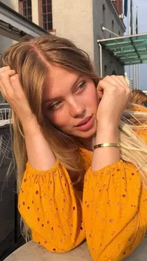 Reyna221, 23 years old from United Kingdom