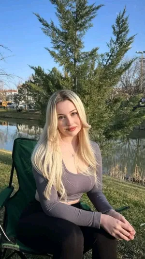 Jennifer579, 23 years old from Ireland