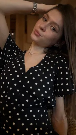 Janessa111, 23 years old from France