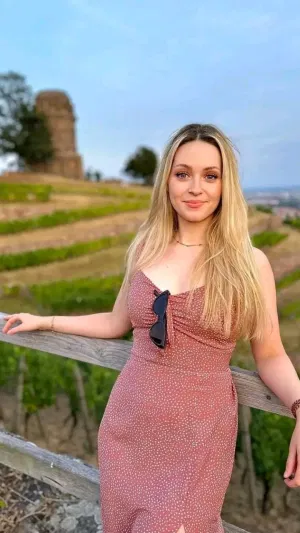 Kelly5874, 23 years old from France