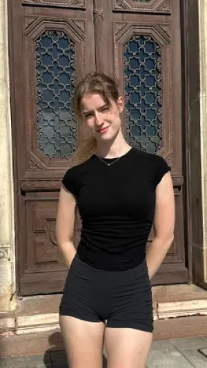 Victoria45, 23 years old from Canada