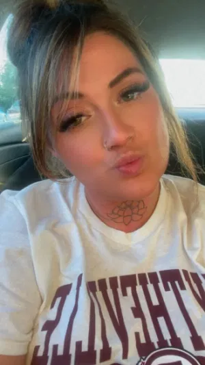 Lexie111, 23 years old from Greece