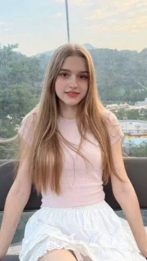 Savannah35, 25 years old from Canada