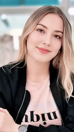 Athena84, 20 years old from Canada